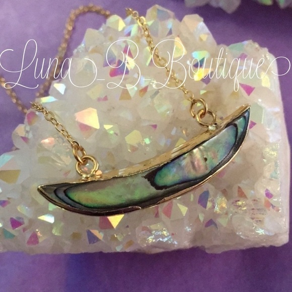 ✨🆕14k Abalone Shell Crescent Pendant Necklace✨ - Picture 4 of 8